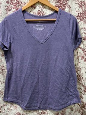 Torrid Purple V-Neck Tee Size 00 Classic Fit Soft Basic Top